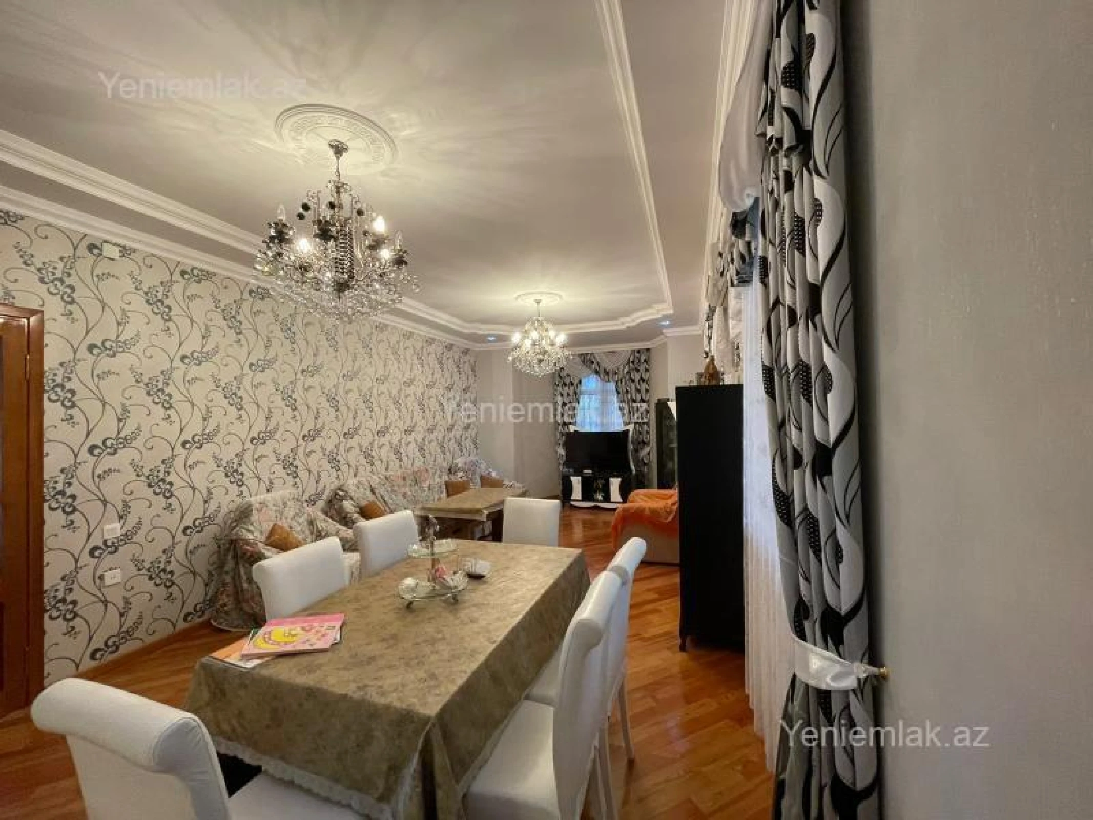Satılır 5 otaqlı həyət evi 300 m²