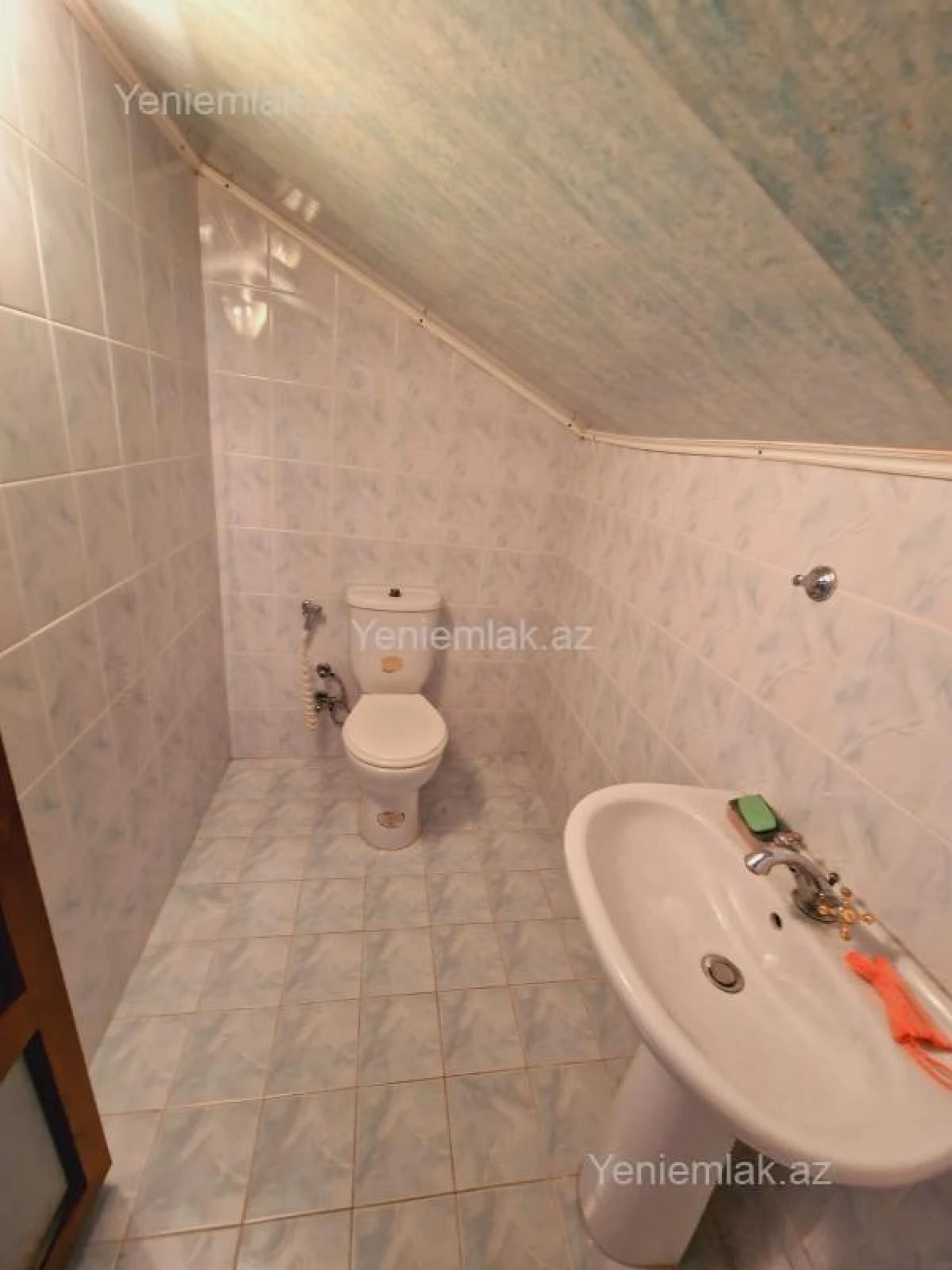 Satılır 5 otaqlı həyət evi 300 m²