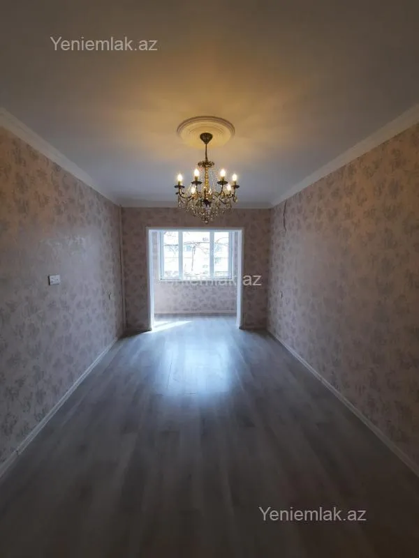 Satılır 4 otaqlı köhnə tikili 110 m²