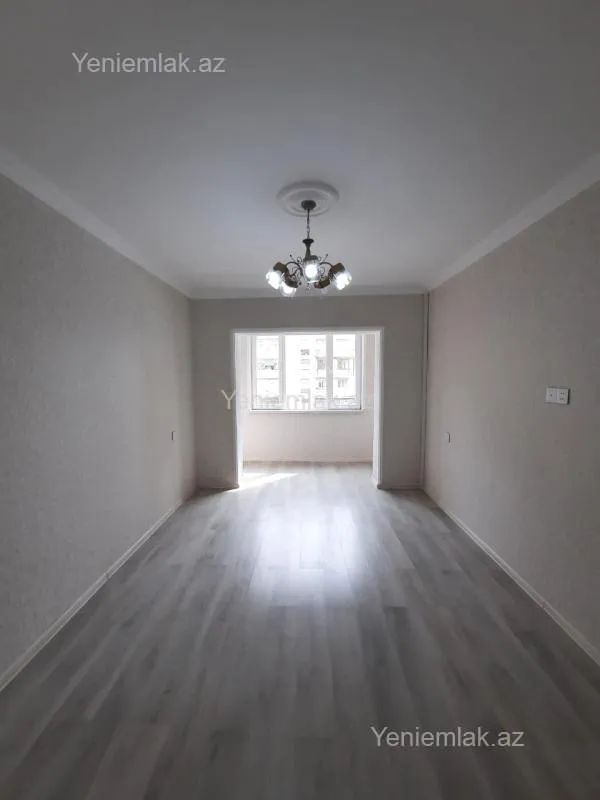 Satılır 4 otaqlı köhnə tikili 110 m²