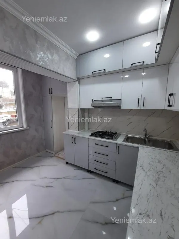 Satılır 4 otaqlı köhnə tikili 110 m²