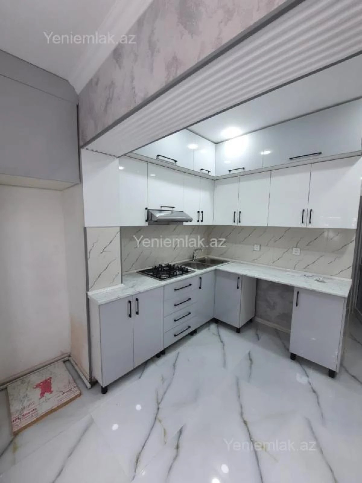 Satılır 4 otaqlı köhnə tikili 110 m²