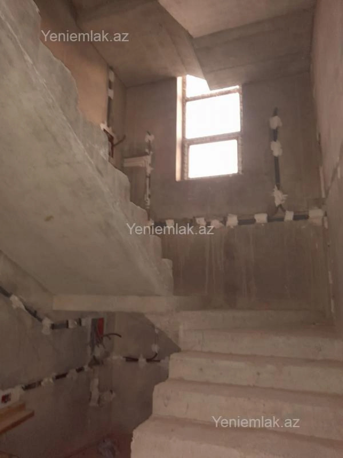 Satılır 7 otaqlı həyət evi 450 m²