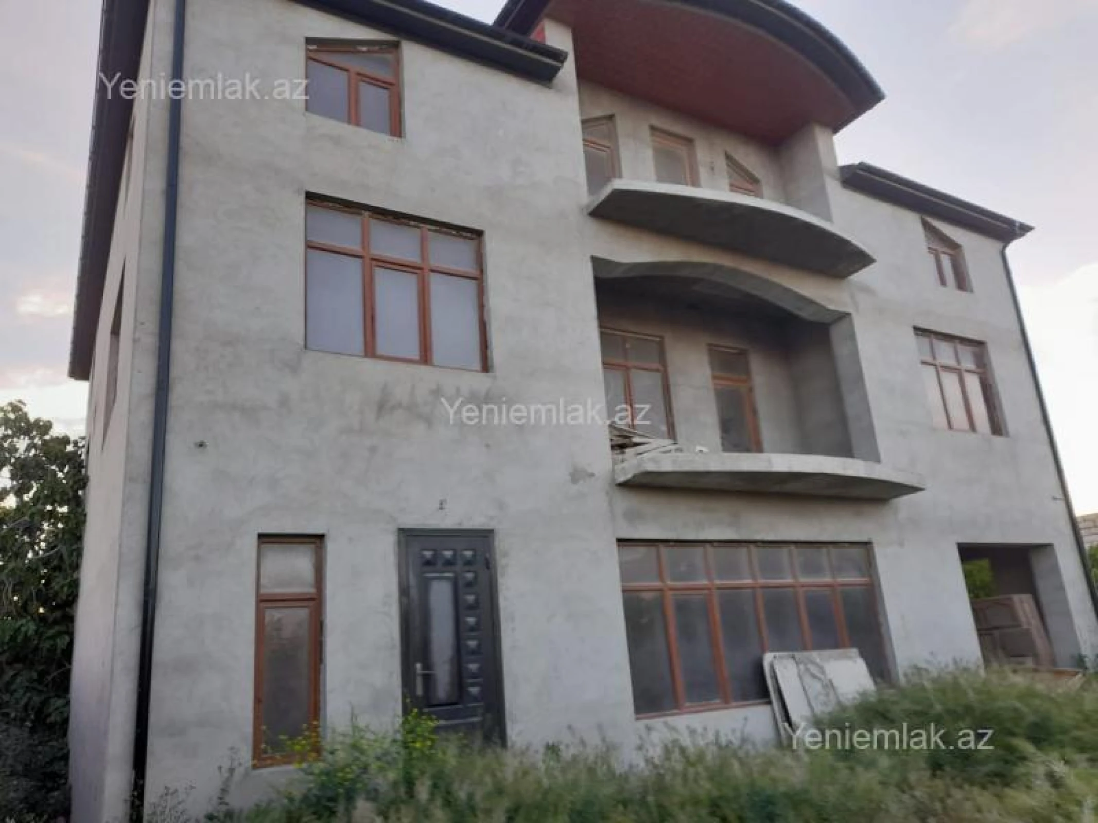 Satılır 7 otaqlı həyət evi 450 m²