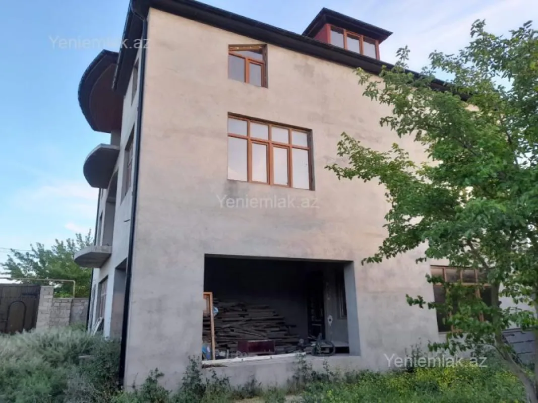 Satılır 7 otaqlı həyət evi 450 m²