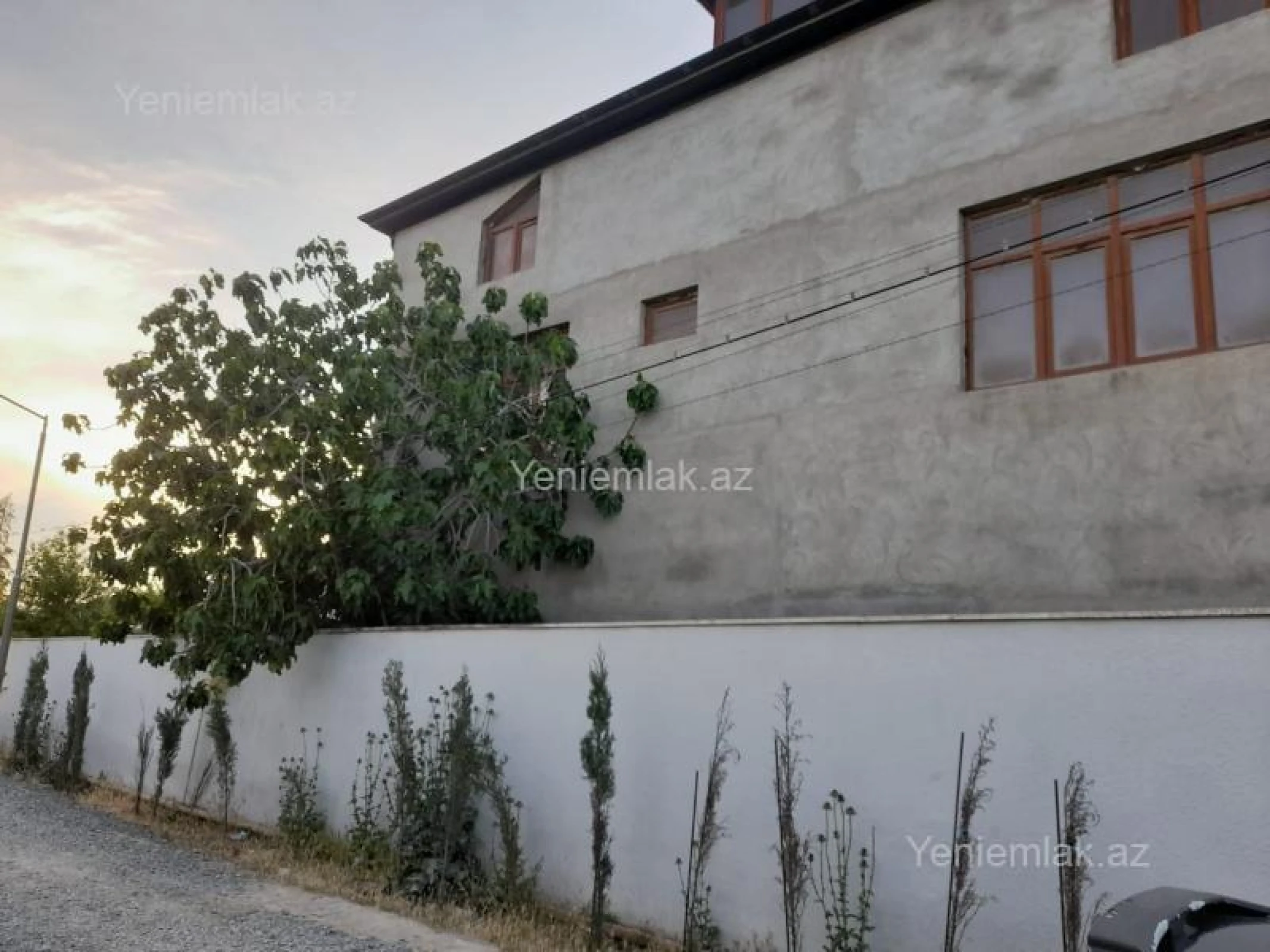 Satılır 7 otaqlı həyət evi 450 m²