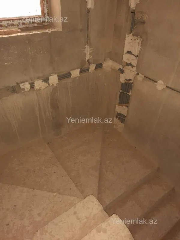 Satılır 7 otaqlı həyət evi 450 m²