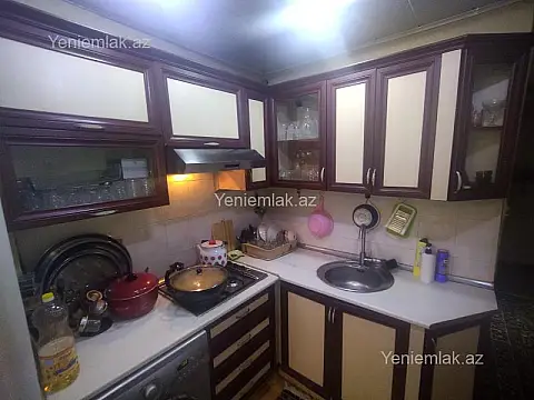 Satılır 4 otaqlı köhnə tikili 80 m²