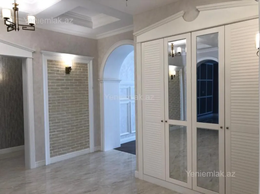 Satılır 7 otaqlı həyət evi 360 m²