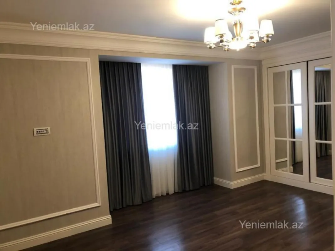 Satılır 7 otaqlı həyət evi 360 m²