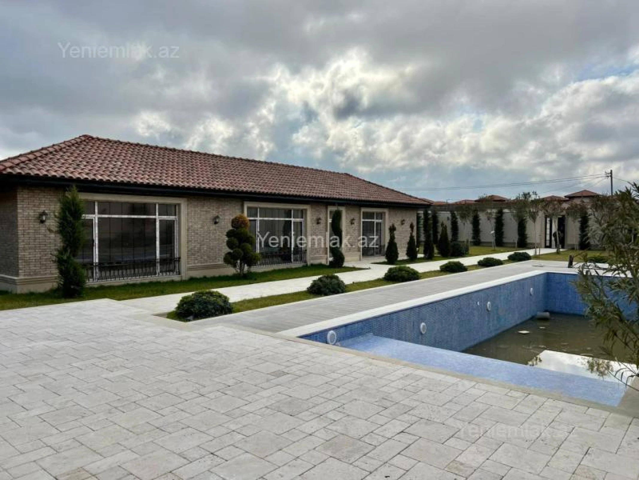 Satılır 7 otaqlı həyət evi 360 m²