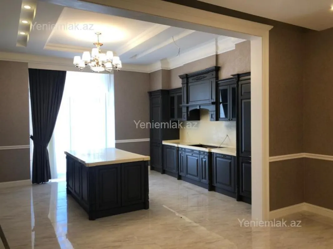 Satılır 7 otaqlı həyət evi 360 m²