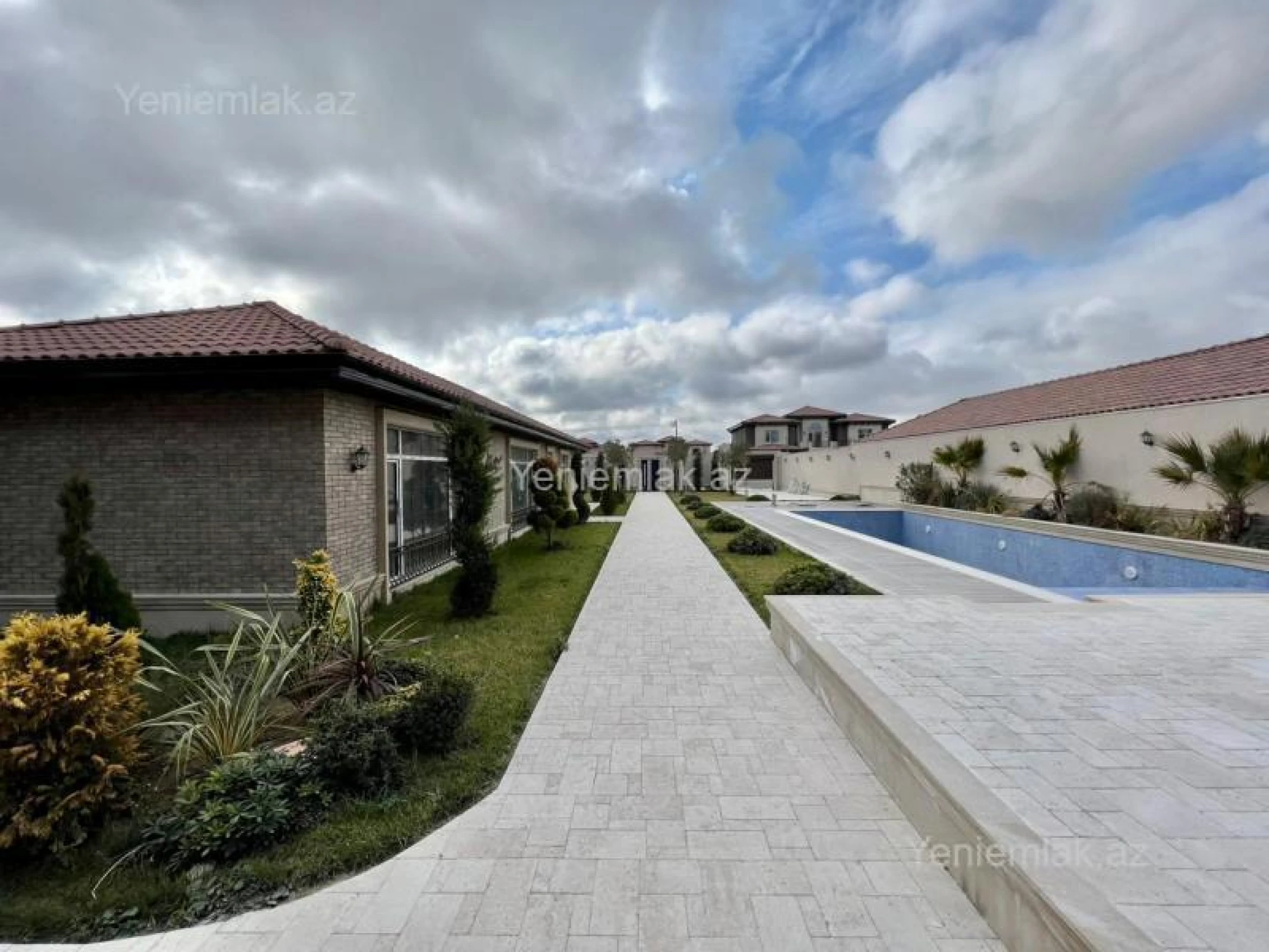 Satılır 7 otaqlı həyət evi 360 m²