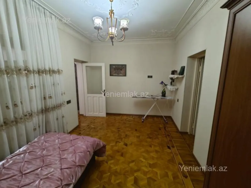 Satılır 4 otaqlı həyət evi 183 m²
