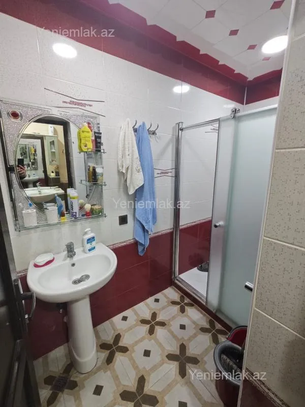 Satılır 4 otaqlı həyət evi 183 m²