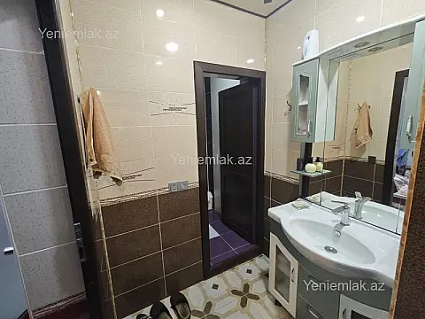 Satılır 4 otaqlı həyət evi 183 m²