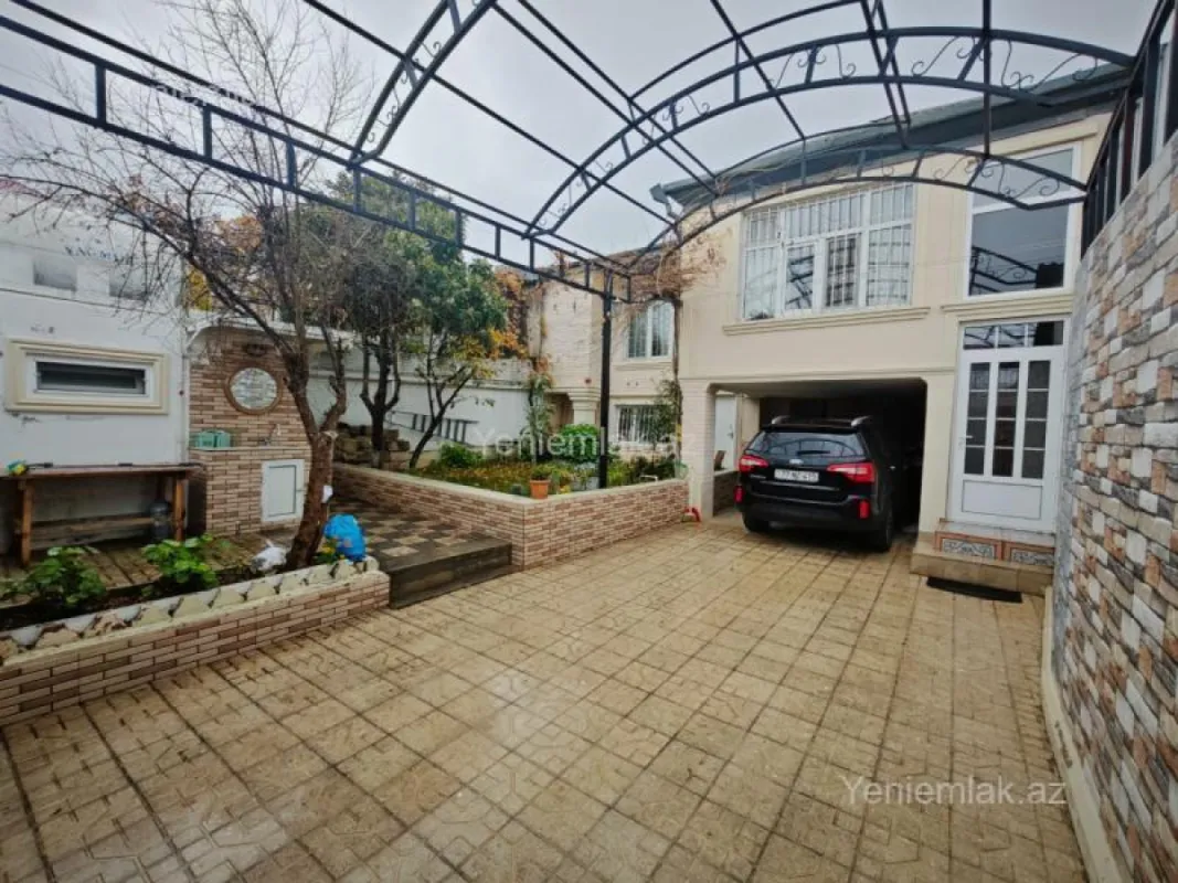 Satılır 4 otaqlı həyət evi 183 m²