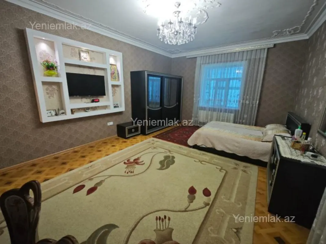 Satılır 4 otaqlı həyət evi 183 m²
