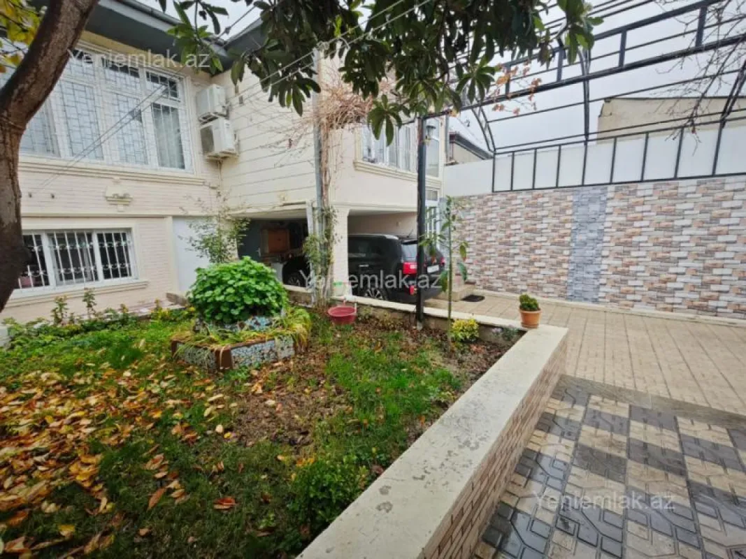 Satılır 4 otaqlı həyət evi 183 m²