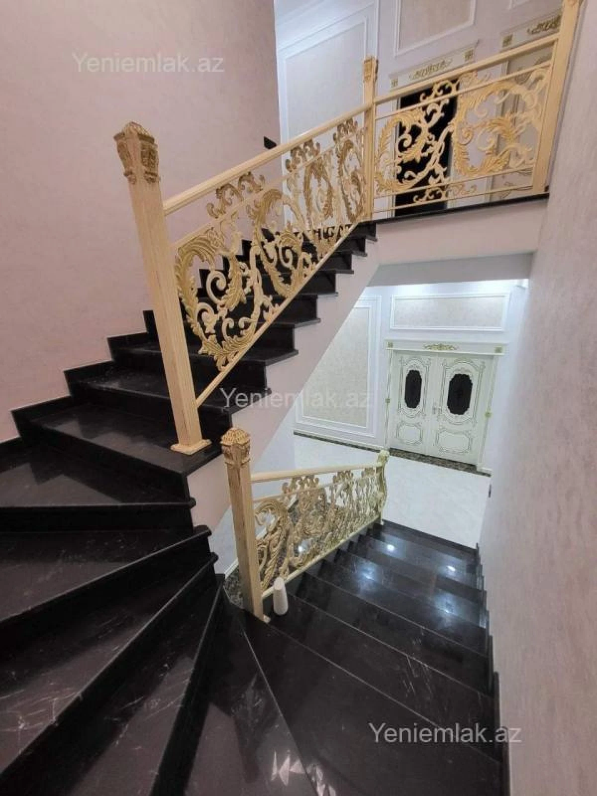 Satılır 6 otaqlı həyət evi 220 m²