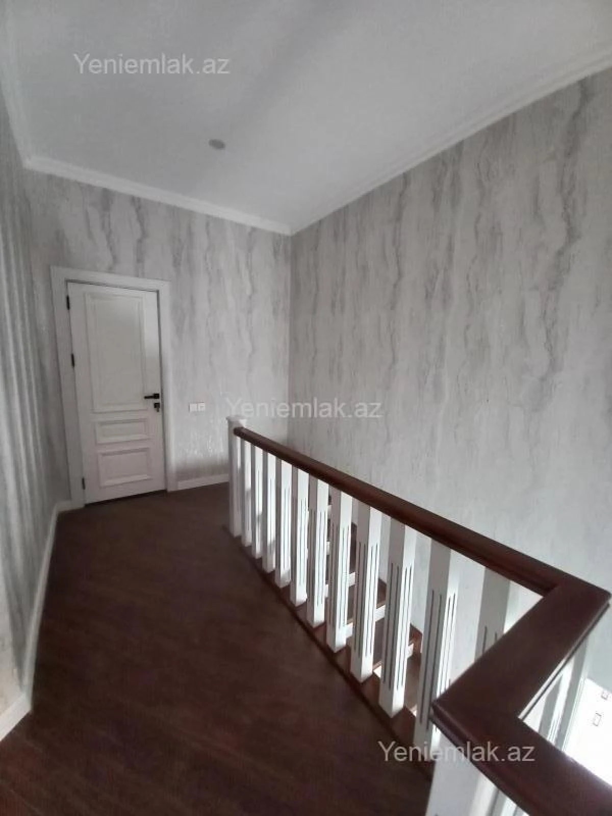 Satılır 6 otaqlı həyət evi 250 m²