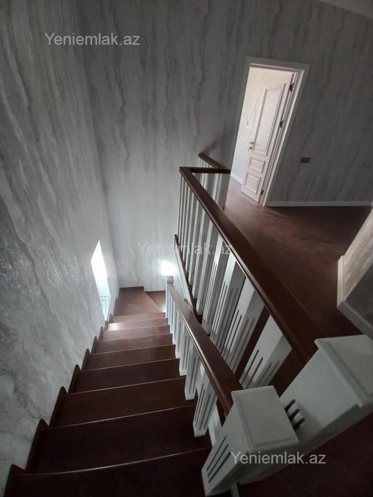 Satılır 6 otaqlı həyət evi 250 m²