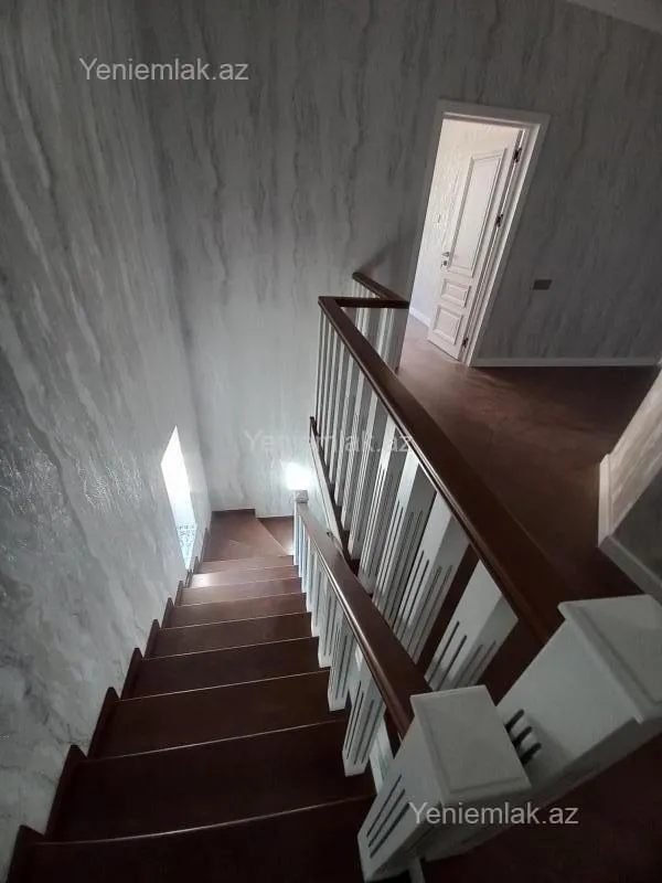 Satılır 6 otaqlı həyət evi 250 m²