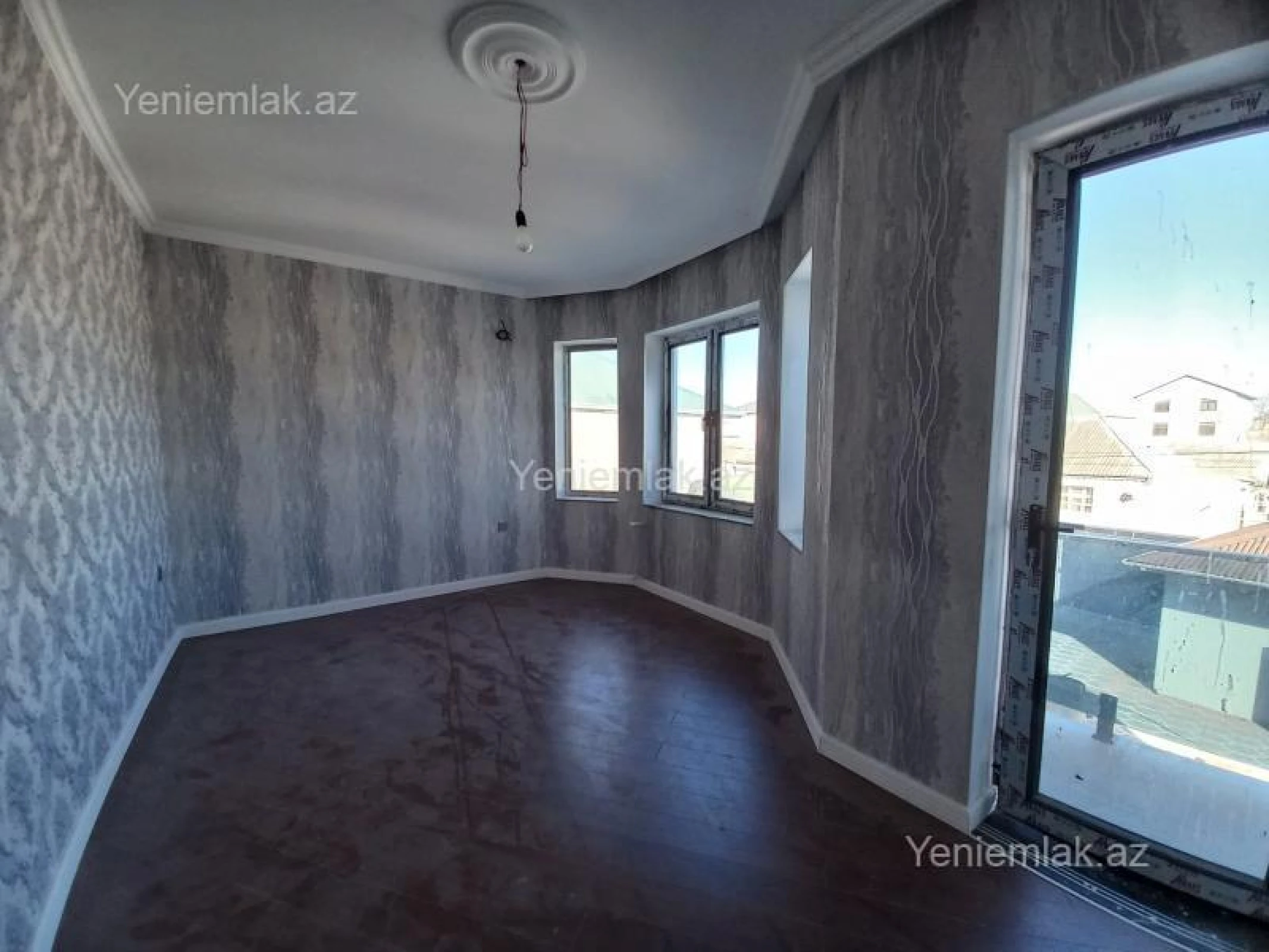 Satılır 6 otaqlı həyət evi 250 m²