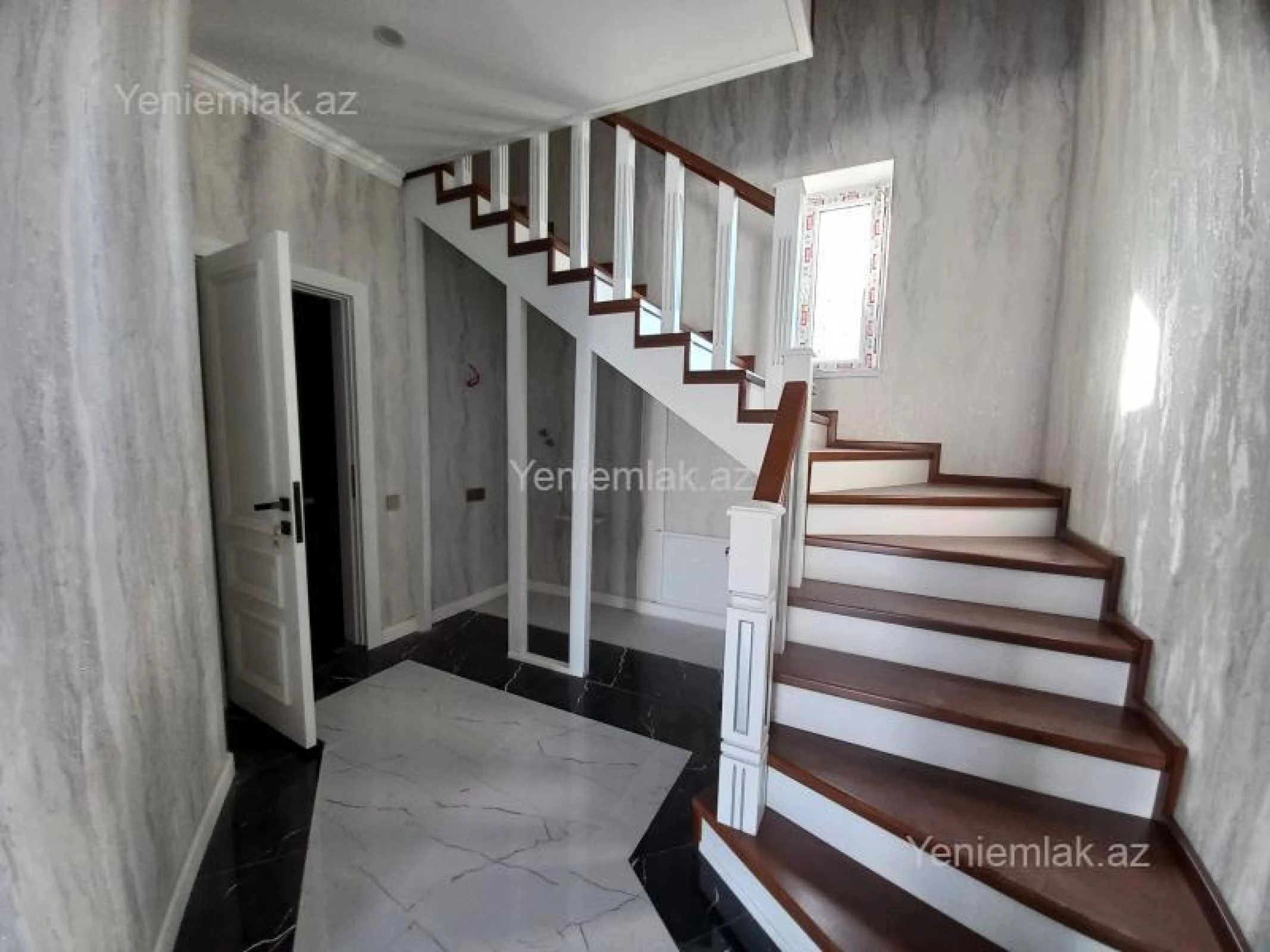 Satılır 6 otaqlı həyət evi 250 m²