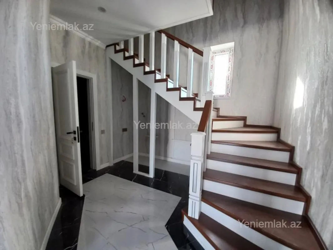 Satılır 6 otaqlı həyət evi 250 m²