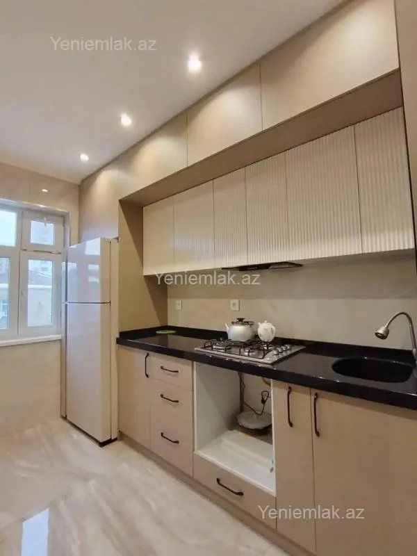 Satılır 4 otaqlı köhnə tikili 88 m²