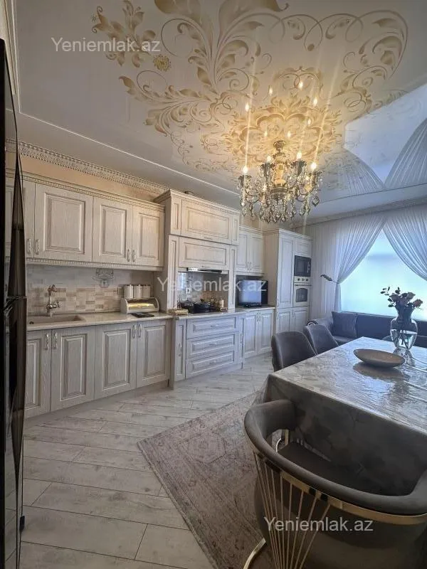 Satılır 4 otaqlı yeni tikili 150 m²