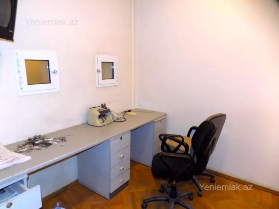 Satılır 15 otaqlı obyekt 650 m²