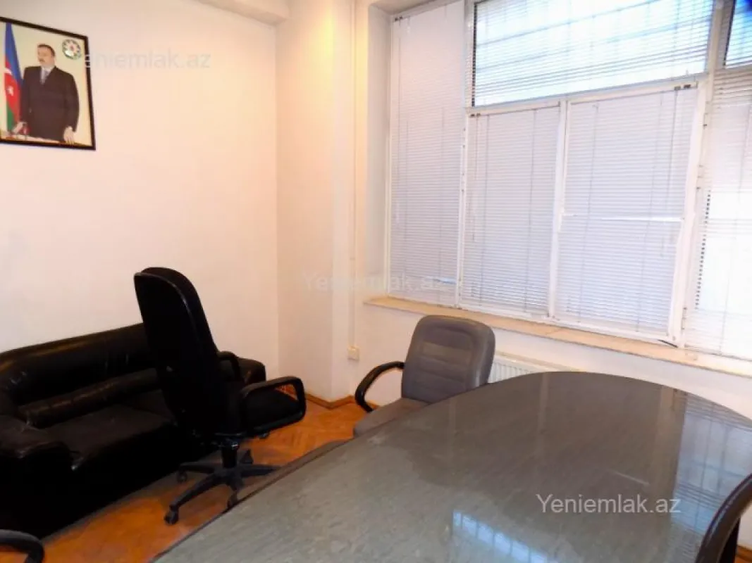 Satılır 15 otaqlı obyekt 650 m²