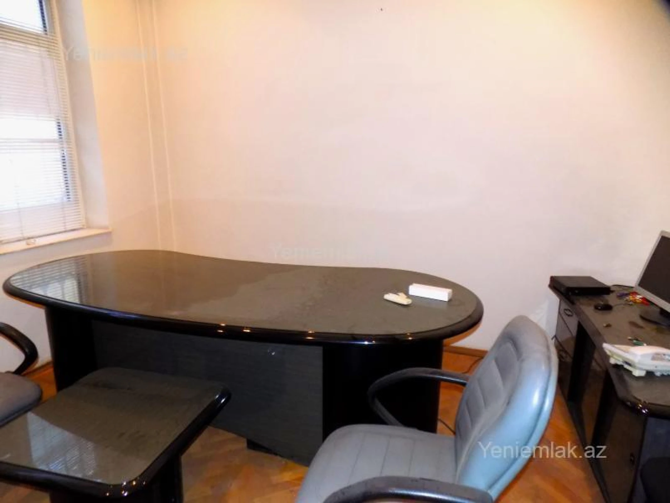 Satılır 15 otaqlı obyekt 650 m²