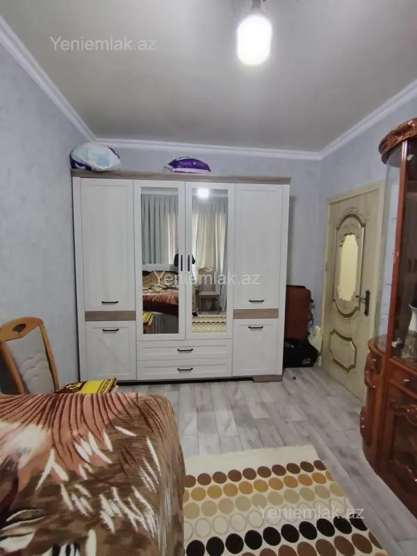 Satılır 4 otaqlı köhnə tikili 84 m²