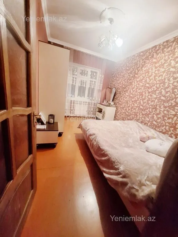 Satılır 5 otaqlı köhnə tikili 130 m²