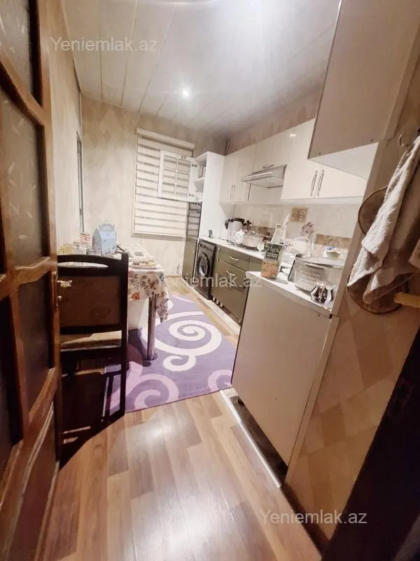 Satılır 5 otaqlı köhnə tikili 130 m²