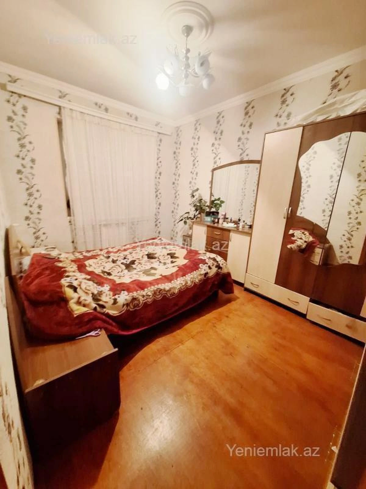 Satılır 5 otaqlı köhnə tikili 130 m²