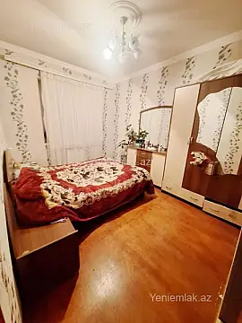 Satılır 5 otaqlı köhnə tikili 130 m²