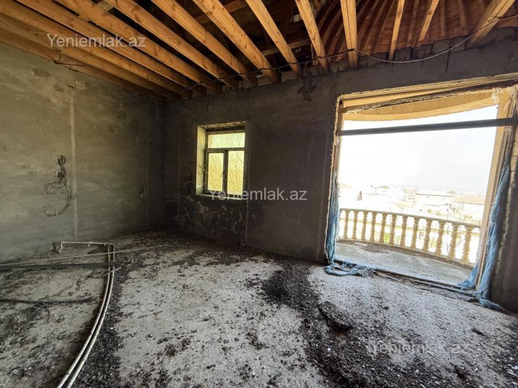 Satılır 5 otaqlı həyət evi 300 m²