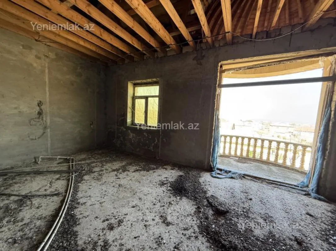 Satılır 5 otaqlı həyət evi 300 m²