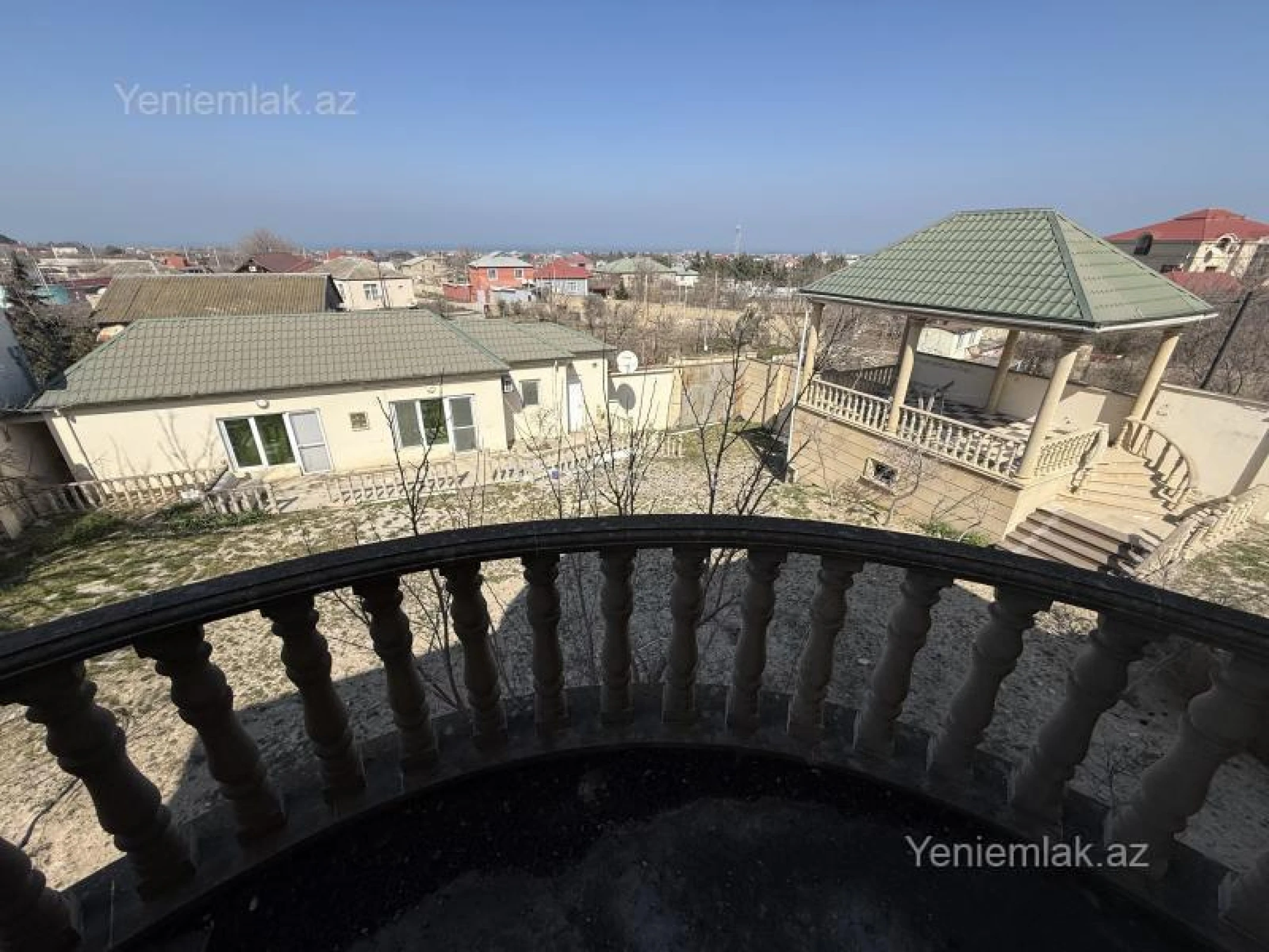 Satılır 5 otaqlı həyət evi 300 m²