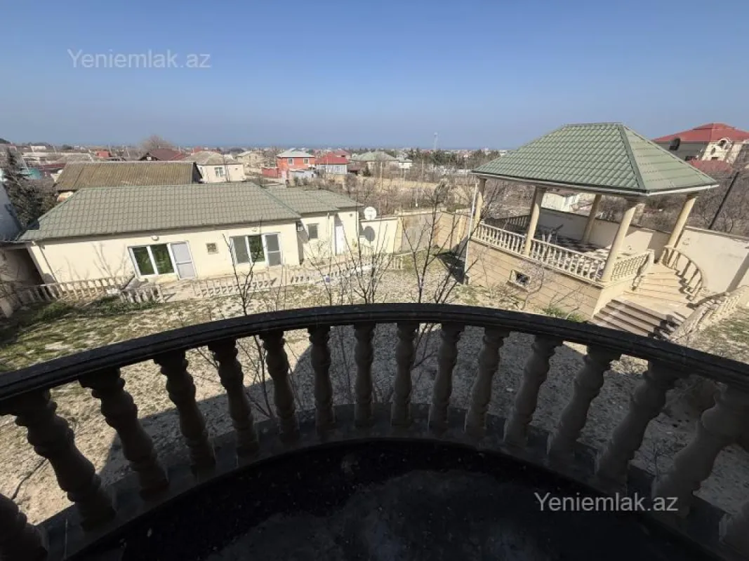 Satılır 5 otaqlı həyət evi 300 m²