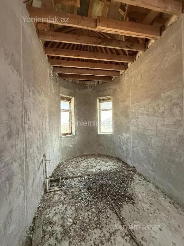 Satılır 5 otaqlı həyət evi 300 m²