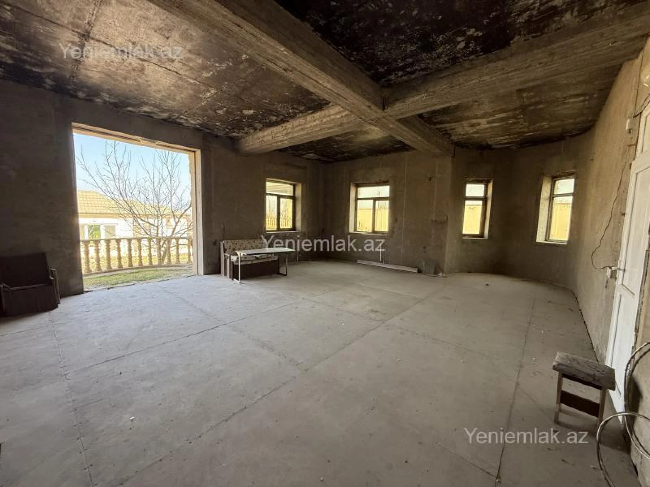 Satılır 5 otaqlı həyət evi 300 m²