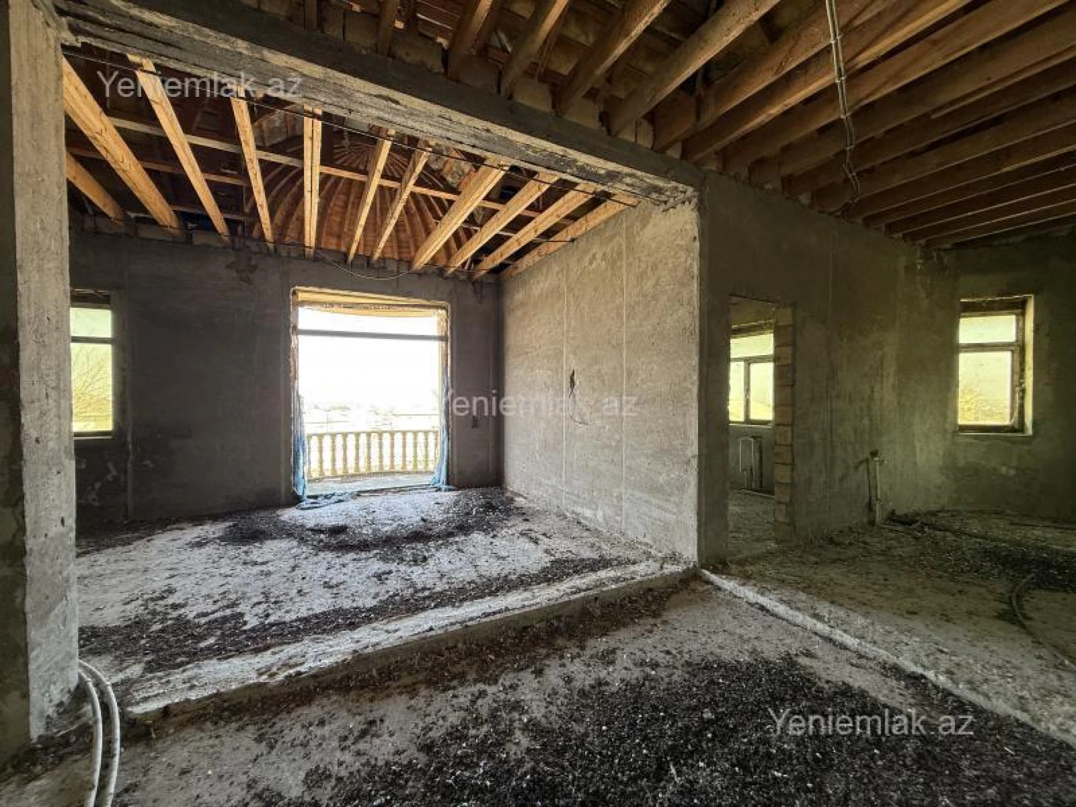 Satılır 5 otaqlı həyət evi 300 m²