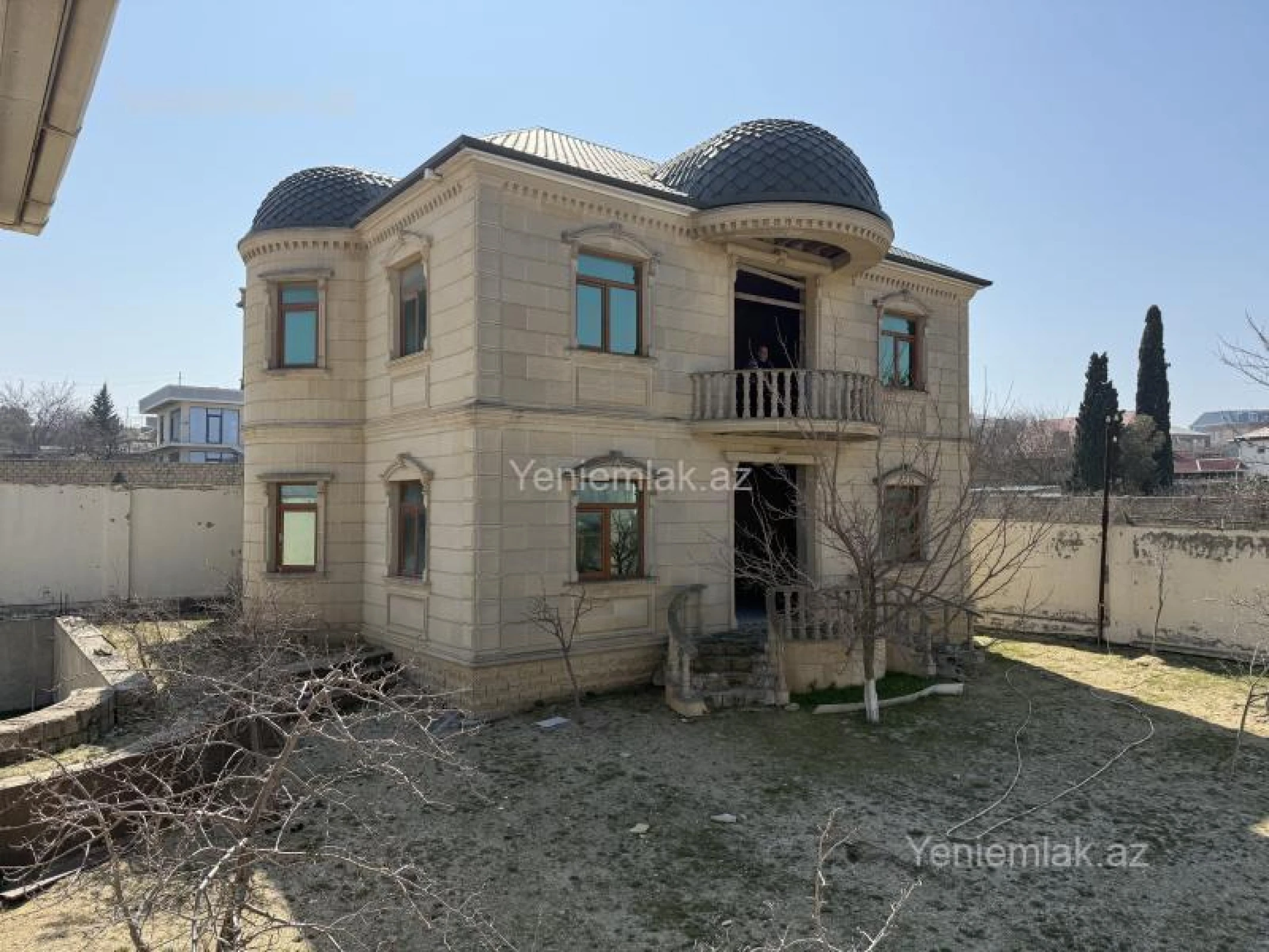 Satılır 5 otaqlı həyət evi 300 m²