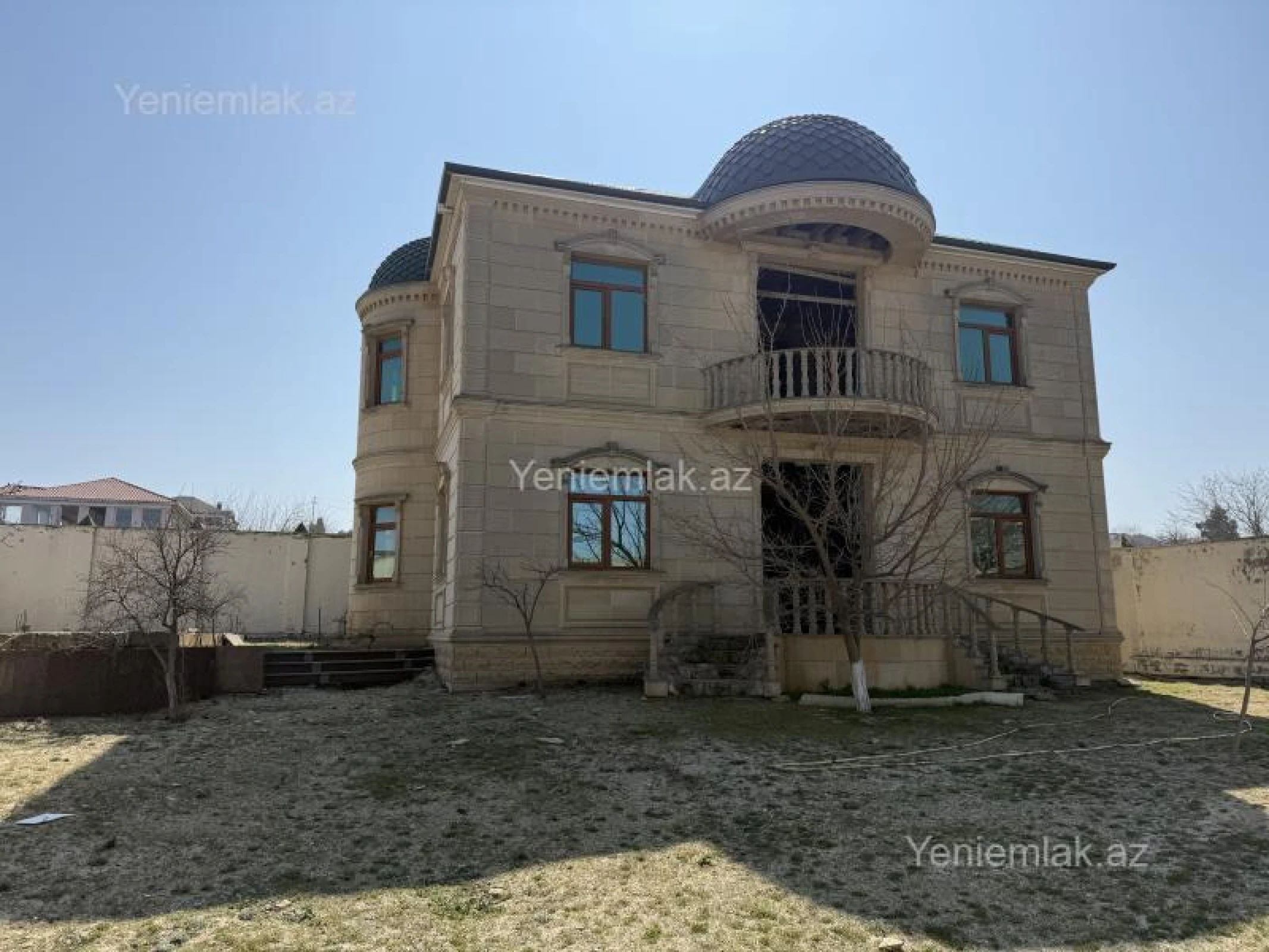 Satılır 5 otaqlı həyət evi 300 m²