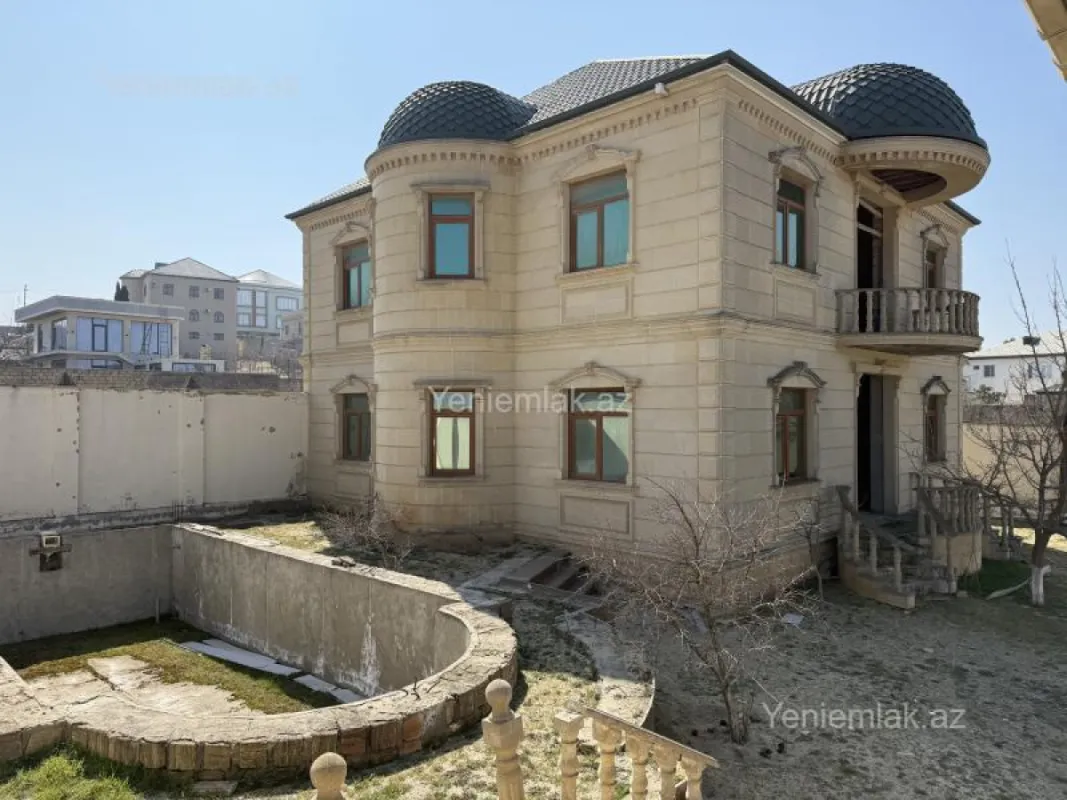 Satılır 5 otaqlı həyət evi 300 m²